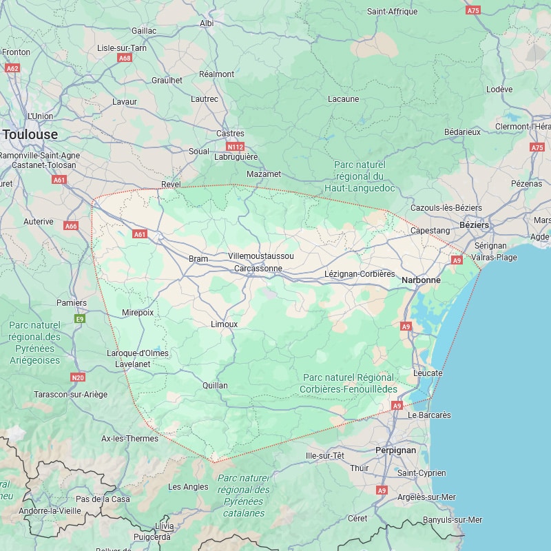 Carte routière de l'Occitanie centrée sur Carcassonne et Narbonne, montrant Toulouse, Perpignan, Béziers, A61, A9, et parcs naturels régionaux.